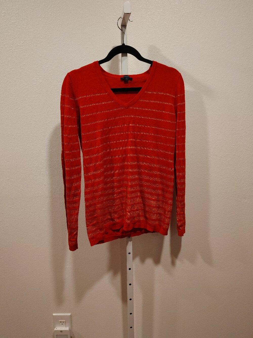 Tommy Hilfiger Women's Red Lightweight Sweater Size Medium V-Neck Gold Striped
